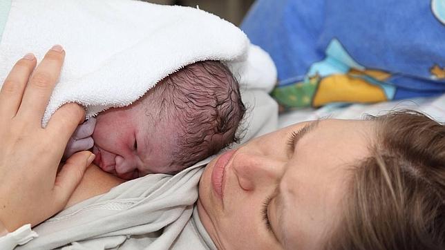 «Cuando des a luz, no te separes de tu bebé ni un segundo»